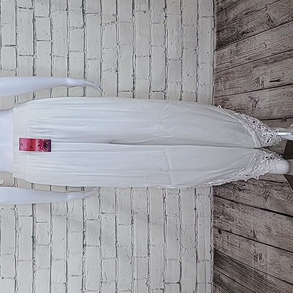 Goa Beachwear by Japna Tulip Crop Pants with Crochet Lace Detail in White - Picture 4 of 17